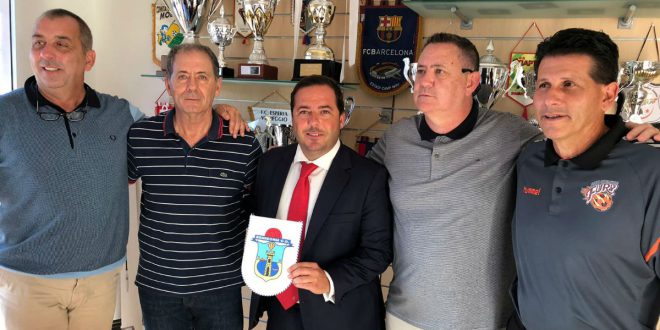 A mythical former player of Valencia CF, new coach of Benidorm CD